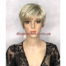 Парик блондин короткий ANGELA тон CHAMPAGNE с эффектом отросших корней